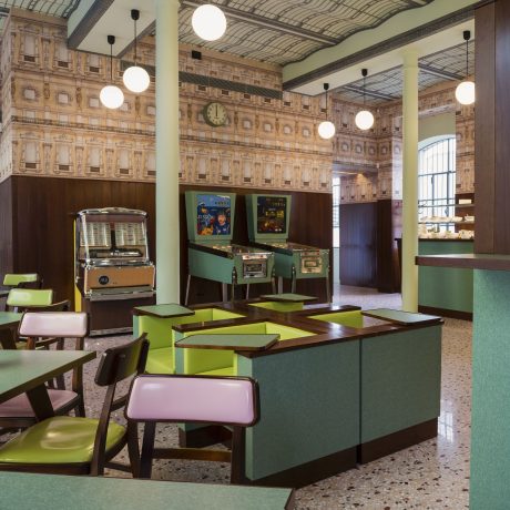 Retro chic bar in Milan designed by film director Wes Anderson – Museeum